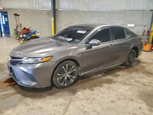 Toyota Camry SE 2.5L 4 2020