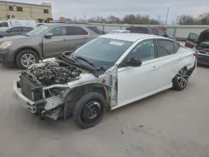 Nissan Altima SR 2.5L 4 2020