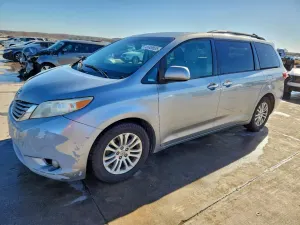 Toyota Sienna XLE 3.5L 6 2016