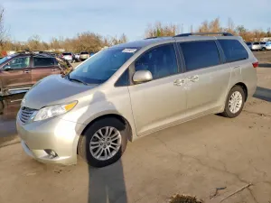 Toyota Sienna XLE 3.5L 6 2015