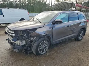Toyota Highlander SE 3.5L 6 2019