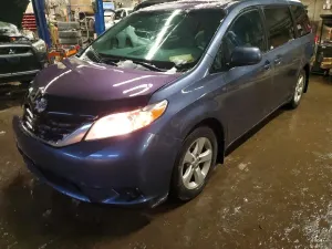Toyota Sienna 3.5L 6 2013