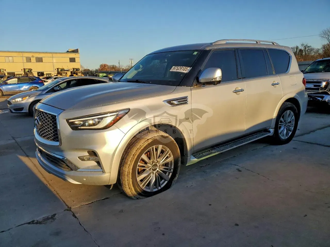 Infiniti QX80 LUXE 5.6L 8 2019
