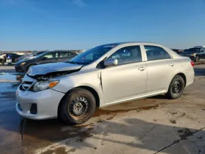 Toyota Corolla BASE 1.8L 4 2013