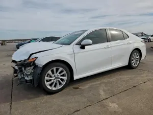 Toyota Camry LE 2.5L 4 2021