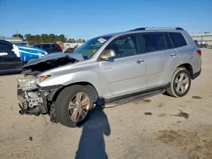 Toyota Highlander LIMITED 3.5L 6 2013