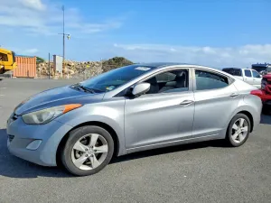 Hyundai Elantra GLS 1.8L 4 2013