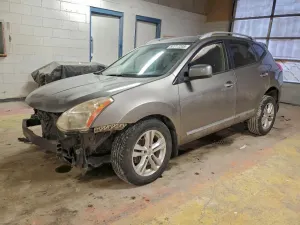 Nissan Rogue S 2.5L 4 2013