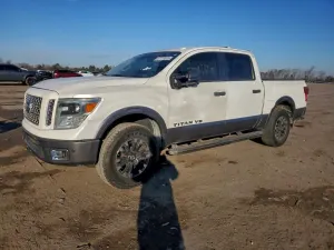 Nissan Titan SV 5.6L 8 2019