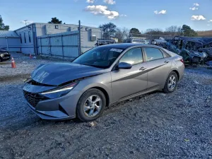 Hyundai Elantra SE 2.0L 4 2021