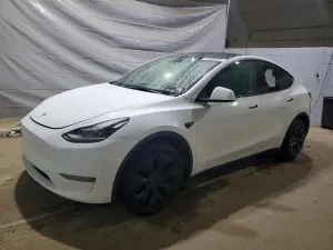 Tesla Model Y 2025