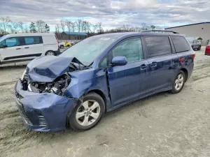 Toyota Sienna LE 3.5L 6 2018