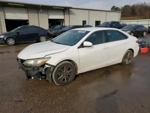 Toyota Camry LE 2.5L 4 2015