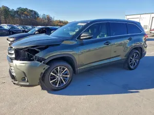 Toyota Highlander SE 3.5L 6 2017