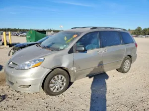 Toyota Sienna CE 3.3L 6 2006