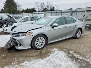 Toyota Camry LE 2.5L 4 2020