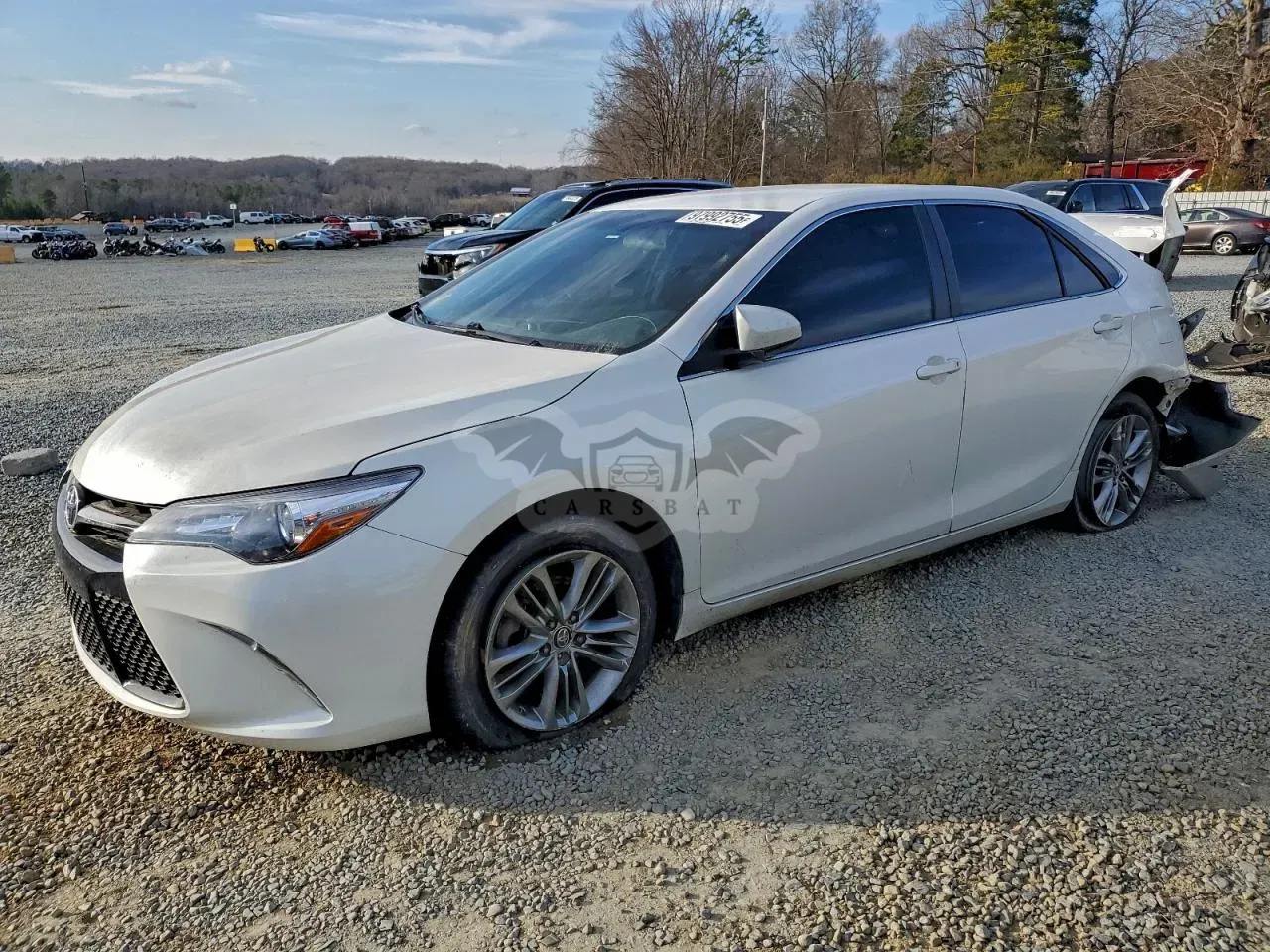 Toyota Camry LE 2.5L 4 2015