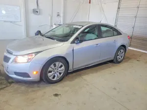 Chevrolet Cruze LS 1.8L 4 2013