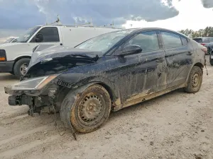 Hyundai Elantra SE 2.0L 4 2020