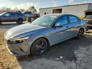 Hyundai Elantra SEL 2.0L 4 2022