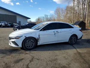 Hyundai Elantra 2.0L 4 2024