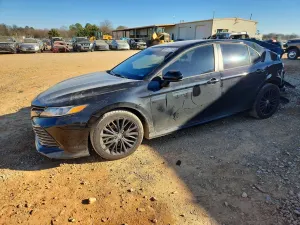 Toyota Camry LE 2.5L 4 2020