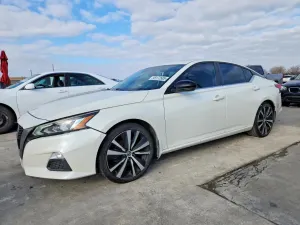 Nissan Altima SR 2.5L 4 2020