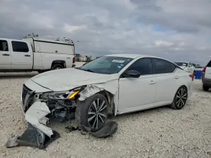 Nissan Altima SR 2.5L 4 2020