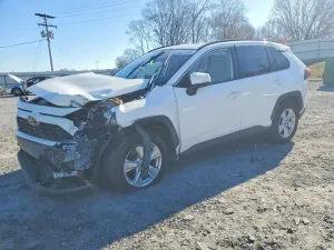 Toyota Rav4 XLE 2.5L 4 2019