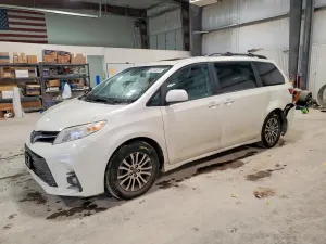 Toyota Sienna XLE 3.5L 6 2018