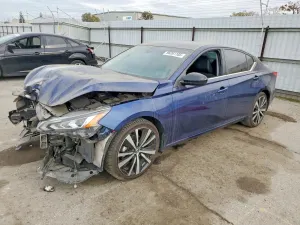 Nissan Altima SR 2.5L 4 2021
