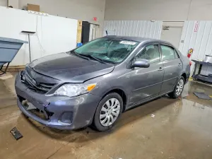 Toyota Corolla BASE 1.8L 4 2013