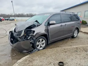 Toyota Sienna LE 3.5L 6 2013