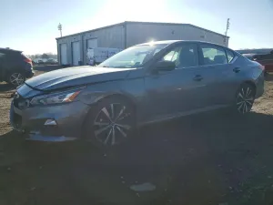 Nissan Altima SR 2.5L 4 2022