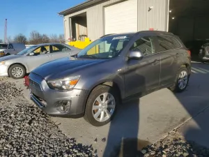Mitsubishi Outlander SE 2.0L 4 2013
