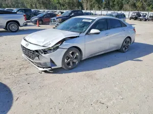 Hyundai Elantra LIMITED 2.0L 4 2022