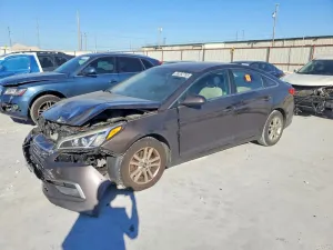 Hyundai Sonata SE 2.4L 4 2015