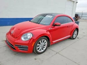 Volkswagen Beetle SE 2 L 4 2018