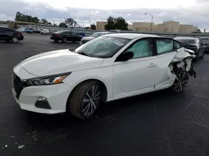 Nissan Altima SR 2.5L 4 2020
