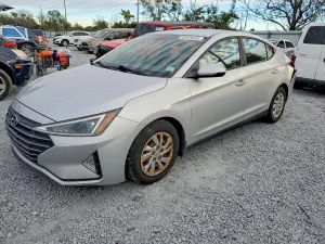 Hyundai Elantra SE 2.0L 4 2019