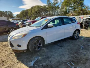 Ford Focus SE 2.0L 4 2014