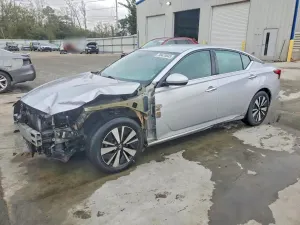 Nissan Altima SV 2.5L 4 2021