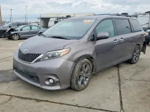 Toyota Sienna SE 3.5L 6 2016