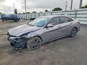 Hyundai Elantra SEL 2.0L 4 2022