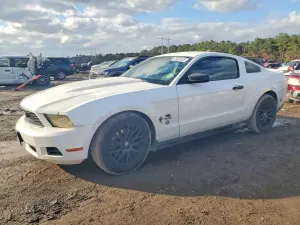 Ford Mustang 3.7L 6 2012