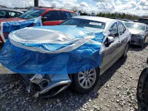 Toyota Camry LE 2.5L 4 2020