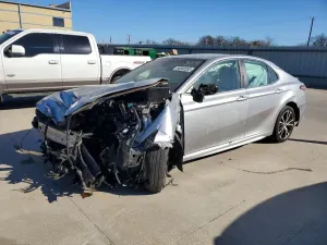 Toyota Camry SE 2.5L 4 2020
