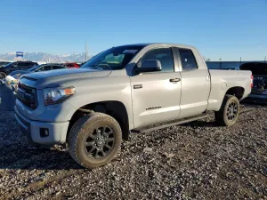 Toyota Tundra DOUBLE CAB SR 5.7L 8 2017