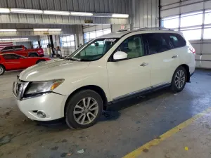 Nissan Pathfinder S 3.5L 6 2013