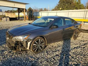 Nissan Altima SR 2.5L 4 2021
